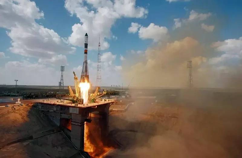 Старт ракеты с космодрома Байконур Старт ракеты с космодрома Байконур