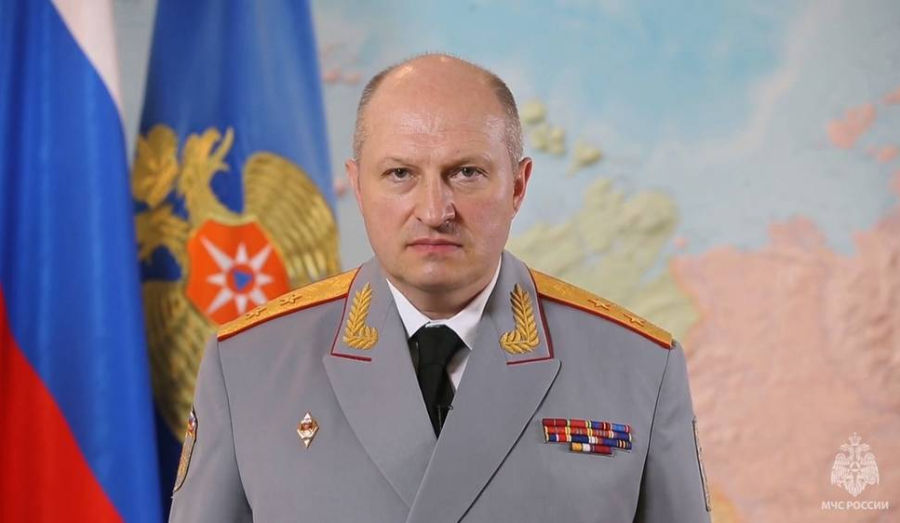 Глава МЧС поздравил пожарных с праздником
